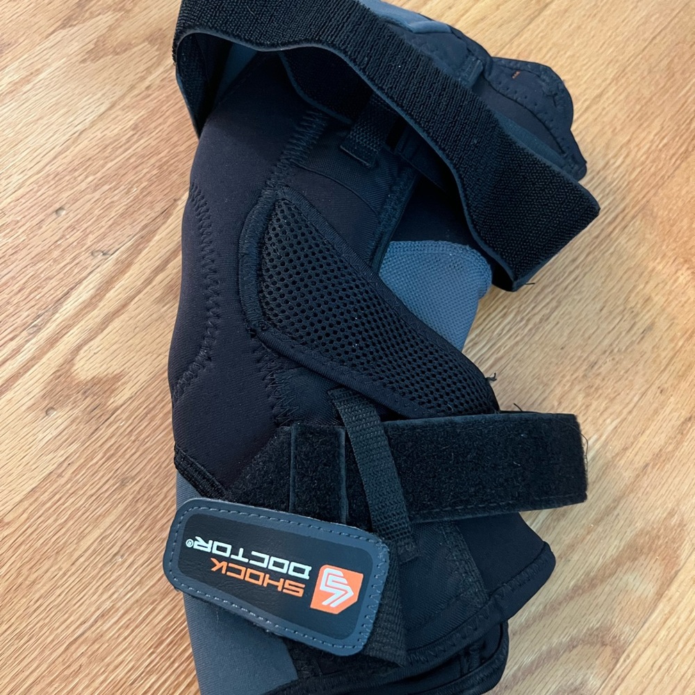 Shock Doctor Black Knee Brace